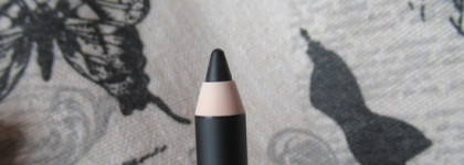 Маленький черный тандем. Estee Lauder Sumptuous Extreme Mascara и Estee Lauder Double Wear Stay-in-Place Eye Pencil.
