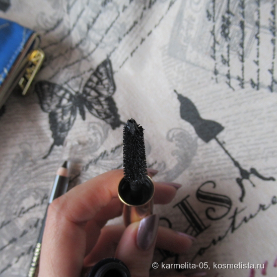 Маленький черный тандем. Estee Lauder Sumptuous Extreme Mascara и Estee Lauder Double Wear Stay-in-Place Eye Pencil.