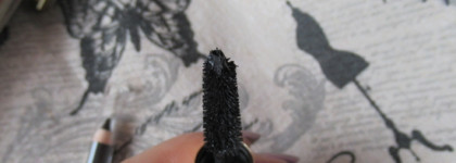 Маленький черный тандем. Estee Lauder Sumptuous Extreme Mascara и Estee Lauder Double Wear Stay-in-Place Eye Pencil.