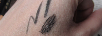 Маленький черный тандем. Estee Lauder Sumptuous Extreme Mascara и Estee Lauder Double Wear Stay-in-Place Eye Pencil.