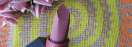 Huda Beauty Power Bullet Matte Lipstick в оттенке Wedding Day