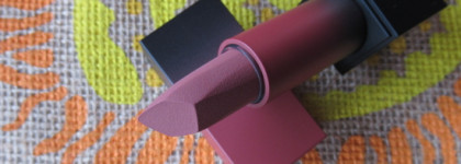 Huda Beauty Power Bullet Matte Lipstick в оттенке Wedding Day