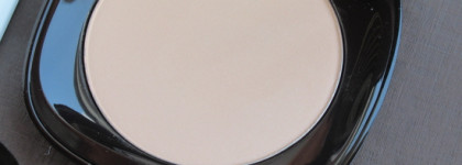 Компактная пудра Marc Jacobs Accomplice в оттенке 50 Ingenue