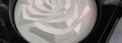 Заснеженная роза Lancome La Rose Highlighter Precious Holiday 2020 Crystal Holographic