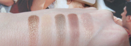 Насколько проста и невзрачна снаружи, настолько прекрасна внутри. Natasha Denona Mini Glam Palette