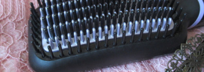 Прямые волосы за несколько минут. Расческа-выпрямитель Philips StyleCare Essential Bhh880/00