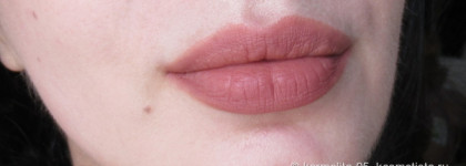 Почему пудровые помады на пике популярности? MAC Powder Kiss Liquid Lipcolour в оттенке 996 Date-Maker