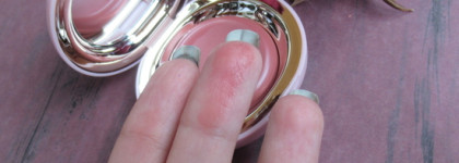 Румяна для тех, кто боится румян. Rare Beauty Stay Vulnerable Melting Blush в оттенке Nearly Neutral