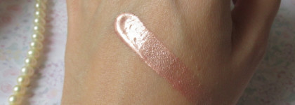 Селена заставила меня полюбить кремовые текстуры. Rare Beauty Positive Light Liquid Luminizer в оттенке Mesmerize