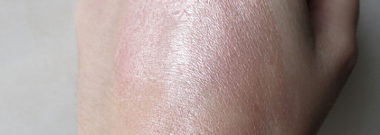 Селена заставила меня полюбить кремовые текстуры. Rare Beauty Positive Light Liquid Luminizer в оттенке Mesmerize