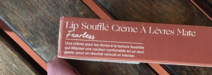 Теплый темный нюд. Rare Beauty Lip Souffle Matte Lip Cream в оттенке Fearless