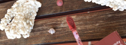 Теплый темный нюд. Rare Beauty Lip Souffle Matte Lip Cream в оттенке Fearless