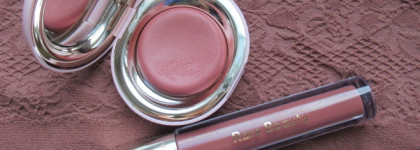 Карамельное увлажнение. Rare Beauty Stay Vulnerable Glossy Lip Balm в оттенке Nearly Neutral