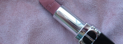 Rouge Dior Couture Colour Lipstick Floral Lip Care Long Wear в оттенке 100 Nude Look. Сравнение с Charlotte Tilbury Pillow Talk