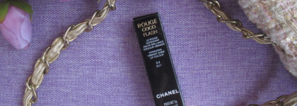Любителям невесомых помад: Chanel Rouge Coco Flash Hydrating Vibrant Shine Lip Colour 54 Boy