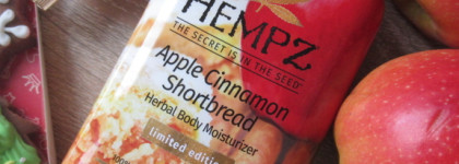 Аромат свежей выпечки. Hempz Apple Cinnamon Shortbread Herbal Body Moisturizer and Hempz Apple Cinnamon Shortbread Hydrating Herbal Hand Cream