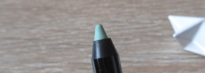 Освежающая мята. MAC Hypnotizing Powerpoint Eye Pencil в оттенке Mistletoe Mint