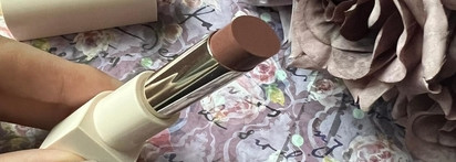 Снова косметика Селены Гомез. Rare Beauty With Gratitude Dewy Lip Balm в оттенке Appreciate