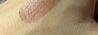 Снова косметика Селены Гомез. Rare Beauty With Gratitude Dewy Lip Balm в оттенке Appreciate