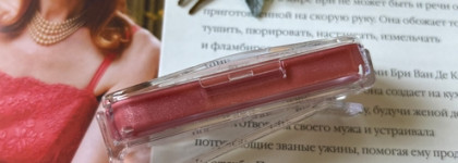 Необычный формат. Клипса с блеском Fenty Gloss Bomb Dip Clip on lip luminizer