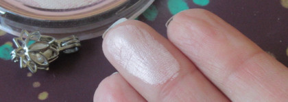 Мягкий розовый свет. Catrice Glow Lover Oil-Infused Highlighter в оттенке 010 Glowing Peony