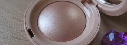 Самый яркий. Rare Beauty Positive Light Silky Touch Highlighter в оттенке Mesmerize