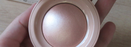 Самый яркий. Rare Beauty Positive Light Silky Touch Highlighter в оттенке Mesmerize