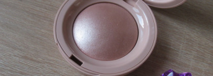 Самый яркий. Rare Beauty Positive Light Silky Touch Highlighter в оттенке Mesmerize
