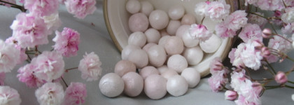 Guerlain Meteorites Light Revealing Pearls of Powder в оттенке 01 Pearly White