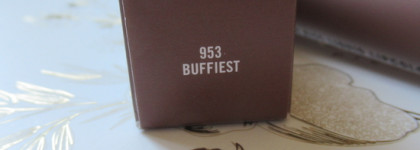 Пудровые губы оттенка тауп. MAC Powder Kiss Liquid Lipcolor в оттенке 953 Buffiest