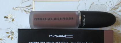 Пудровые губы оттенка тауп. MAC Powder Kiss Liquid Lipcolor в оттенке 953 Buffiest