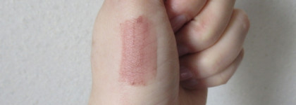 Спорный оттенок. MAC Powder Kiss Liquid Lipcolour в оттенке 950 It's Personal