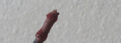 Спорный оттенок. MAC Powder Kiss Liquid Lipcolour в оттенке 950 It's Personal