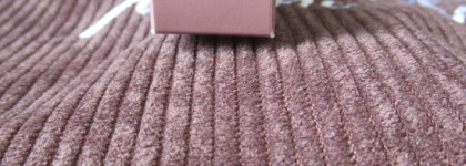 Спорный оттенок. MAC Powder Kiss Liquid Lipcolour в оттенке 950 It's Personal