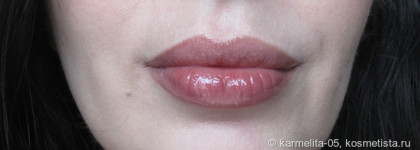 Захвативший соцсети Fenty Beauty Gloss Bomb в оттенке Rose Amber 13