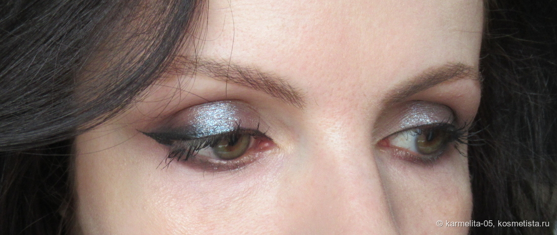 Свежеоткрытая тушь, видно, что кончики склеивает, потом будет лучше