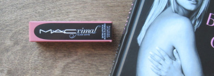 Одна из немногих, которую я повторила. Новая формула МАС Macximal Sleek Satin Lipstick в оттенке Blankety 825