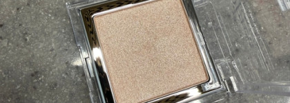 За простым фасадом скрывается роскошь. Clio glass & highlighter 02 Smooth Dough