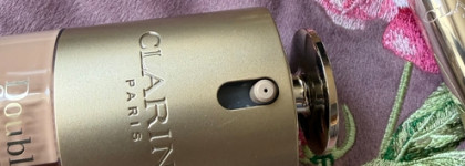 Clarins Double Serum Foundation в оттенке L4N и кисть Clarins Gua-Sha inspired foundation brush