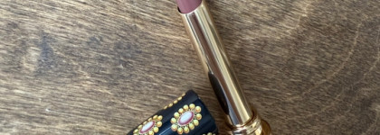 Gucci rouge de beaute brilliant glow & care lip colour в оттенке 204 Peggy Taupe