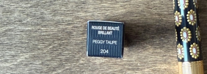Gucci rouge de beaute brilliant glow & care lip colour в оттенке 204 Peggy Taupe