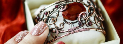 Кофе с молоком и кусочек шоколада - вкусное трио