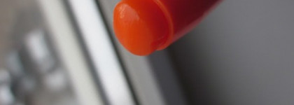 Губная помада Petite Bunny Lip Gloss Lipstick (оттенок № 7 Neon Orange) от Tony Moly