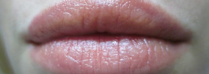 Губная помада Petite Bunny Lip Gloss Lipstick (оттенок № 7 Neon Orange) от Tony Moly