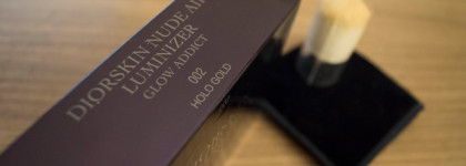 Как я влюбилась в первого взгляда или ода Diorskin Nude Air luminizer Glow Addict Holographic Sculpting Powder 002 Holo Gold