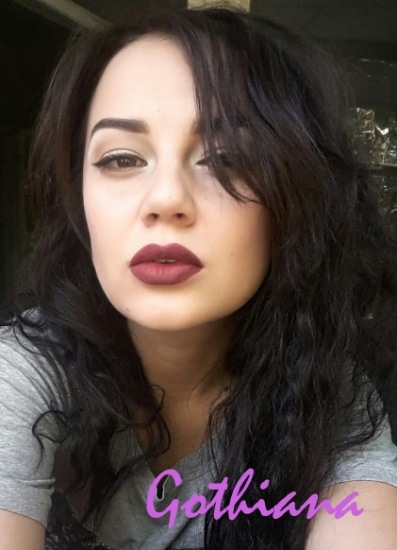 Изысканный бордо Australis Velourlips matte lip cream в оттенке Doo-Bai