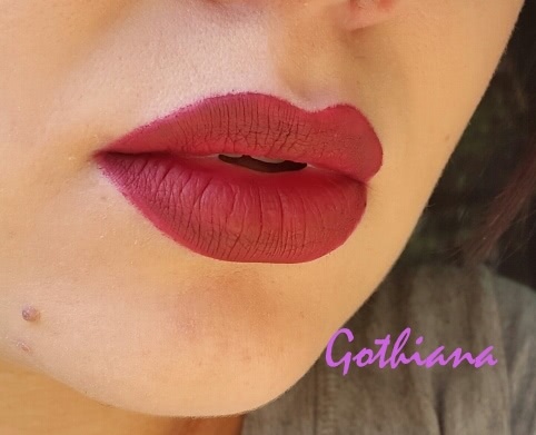 Изысканный бордо Australis Velourlips matte lip cream в оттенке Doo-Bai