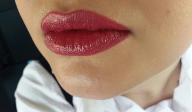 Essence longlasting lipstick 04 On the catwalk