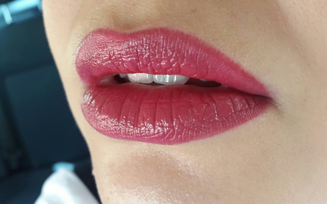 Essence longlasting lipstick 04 On the catwalk