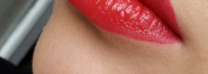 Классический красный Essence longlasting lipstick 02 All you need is red